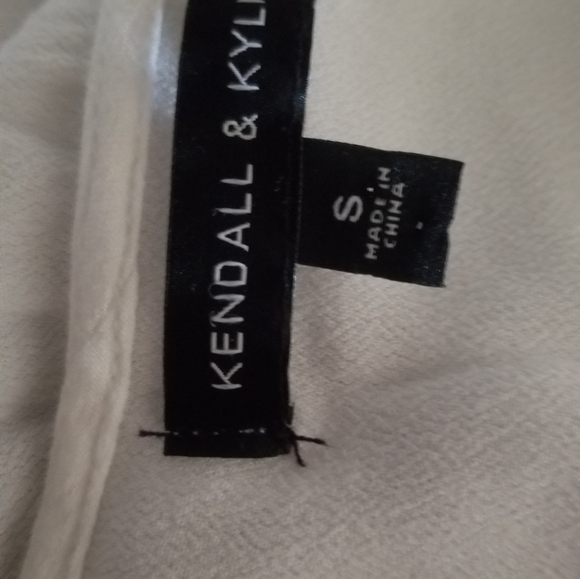 GREAT Kendall & Kylie Tank👑🎉4/$16🔥 - Picture 5 of 10